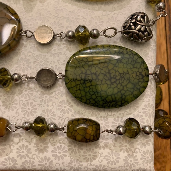 Long, Green Necklace - Picture 4 of 6